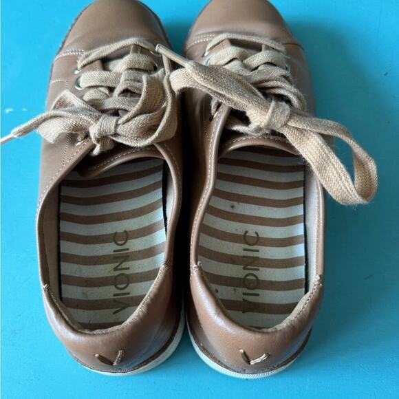Leather Vionic Sneakers, size 6 womens - Picture 4 of 8